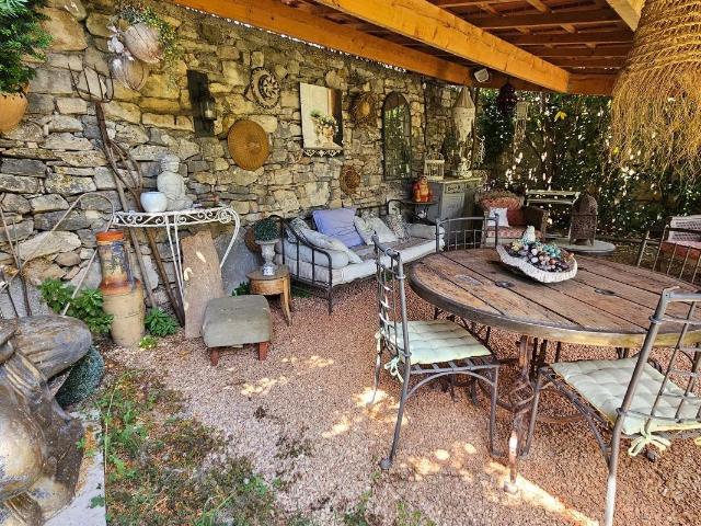Maison doublée en pierres avec son jardin paysager, Spa de n. 132m² Forcalquier