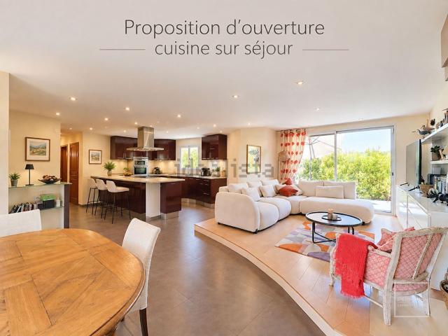 Maison, Saint Priest
