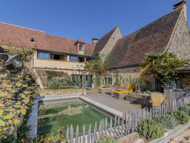 Maison, Domme
