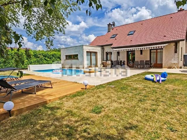 Maison, Damparis