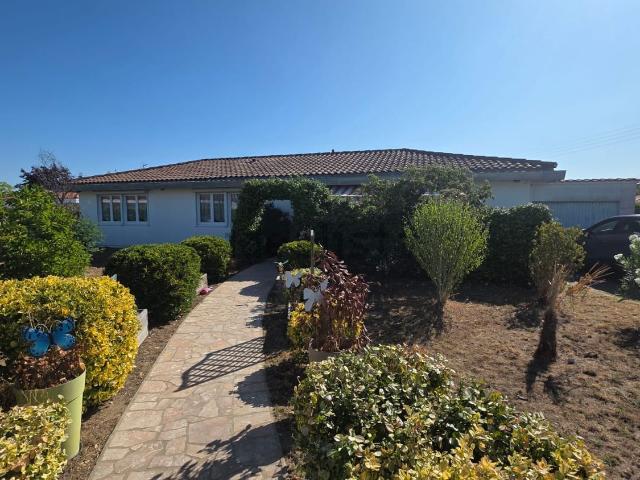 Maison, Dangé Saint Romain