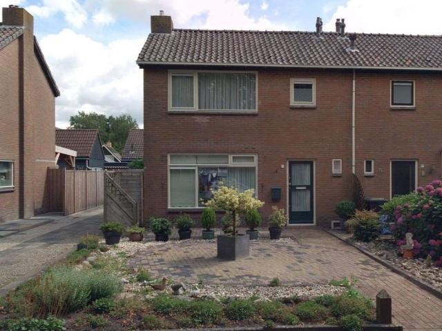 Maison d'angle à J.D. de Vriesstraat 28, Burgum À Louer