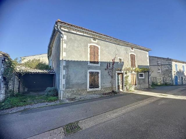 Maison dans un petit village au calme avec grange et jardin