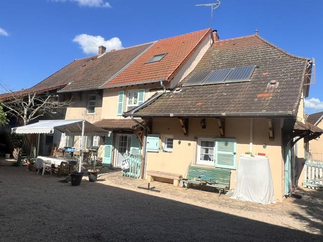 Maison dans village avec commerce de première nécessité 158m² Verosvres