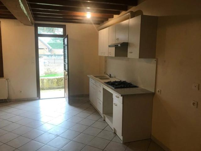 Maison dans village calme