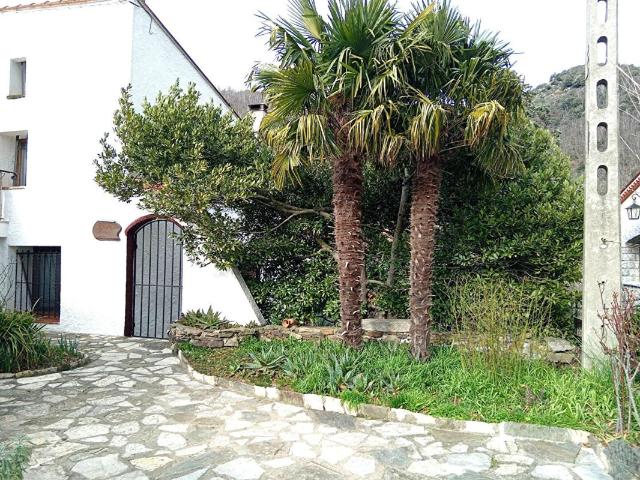 Maison dans le village de Las Illas 4 pièce s 110 m2 sur un terrain de 289m²