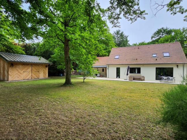 MAISON DANS LE DOMAINE DU LYS