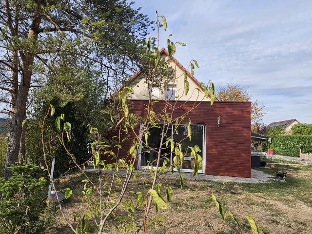 MAISON DANS QUARTIER RESIDENTIEL