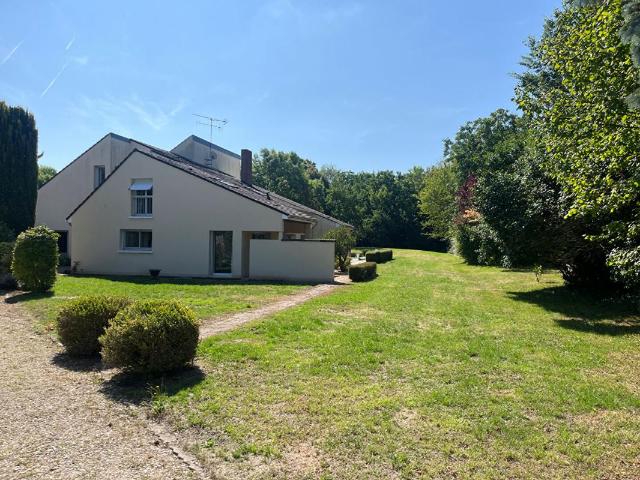 Maison d'architecte 11 pièces, 359 m2 sur parc de 7609 m2