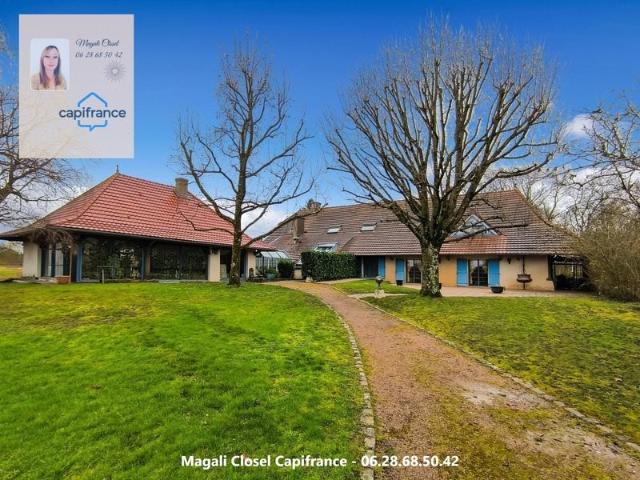 Maison d'architecte 9 pièces, 350 m2 env, en centre Bourg 350m² Saint Germain Du Bois