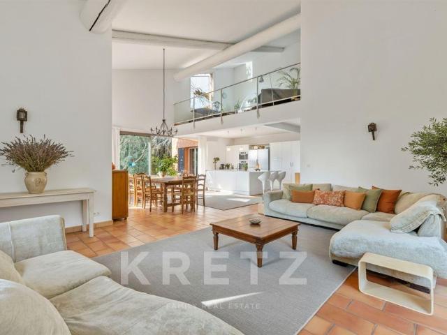 Maison d'architecte à Villeneuve de près de 290m2 288m² Villeneuve