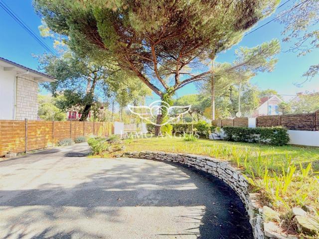 Maison d'architecte à Pontaillac avec plages et commerces à. 153m² Royan