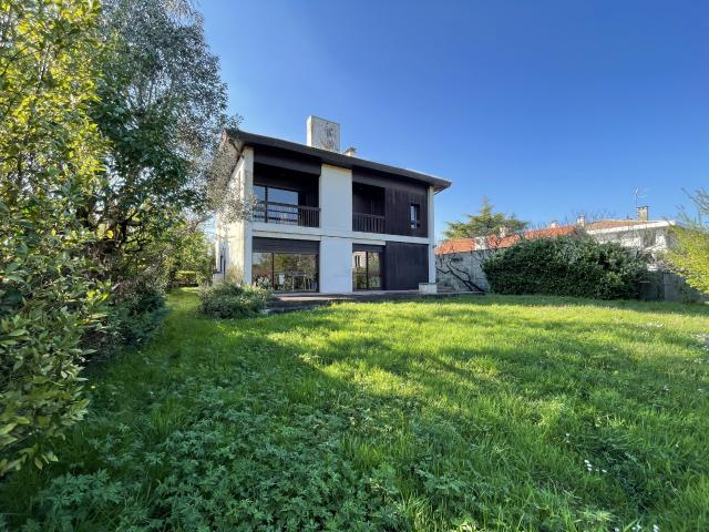 Maison d'architecte à rénover 190m2 4 chambres, un bureau Caudéran