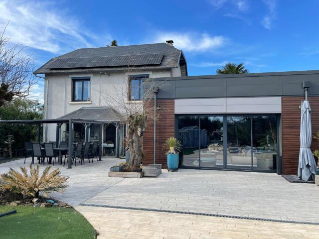 Maison d'architecte alliant modernité et charme de l'ancien