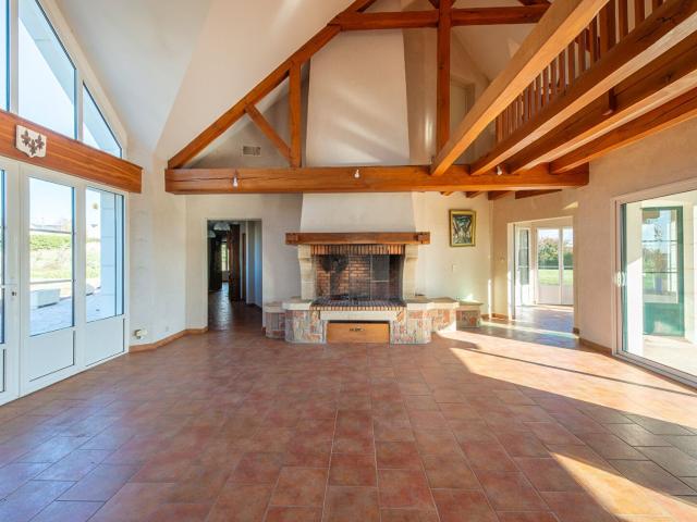 Maison d'architecte avec vie de plain pied et dépendances 216m² Bellevigne les Châteaux