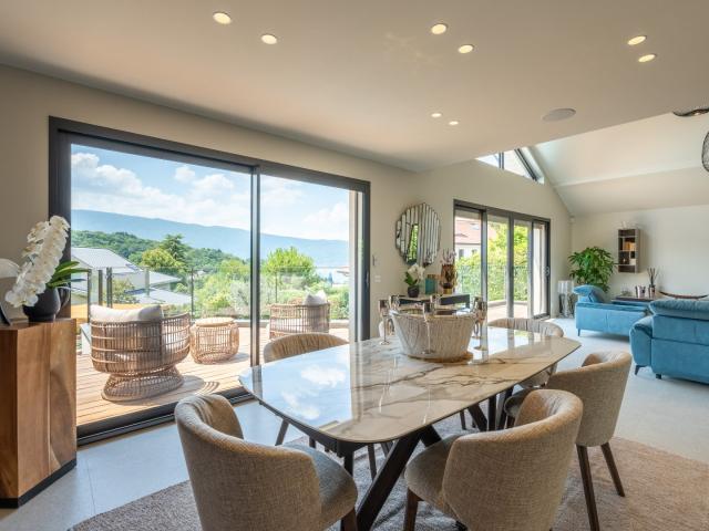 Maison d'architecte avec vue lac