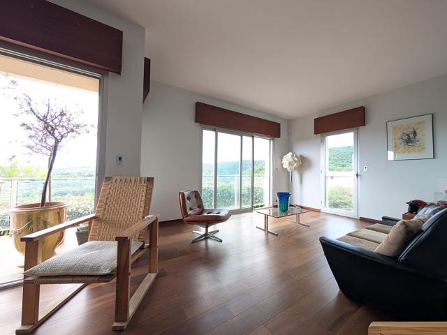 Maison d'architecte avec vue panoramique sur la Chaîne des Puys ! Terrain de 2 600 m2 divisible