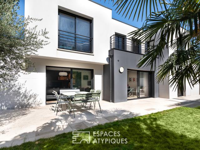 Maison d'architecte avec jardin et terrasse