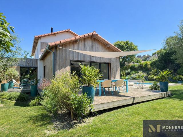 Maison D'architecte Avec Piscine Au Centre Ville 190m² Barbezieux Saint Hilaire