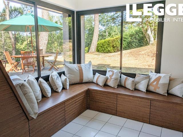 Maison d'architecte avec piscine, gîte à aménager et terrains constructibles près de Limoges