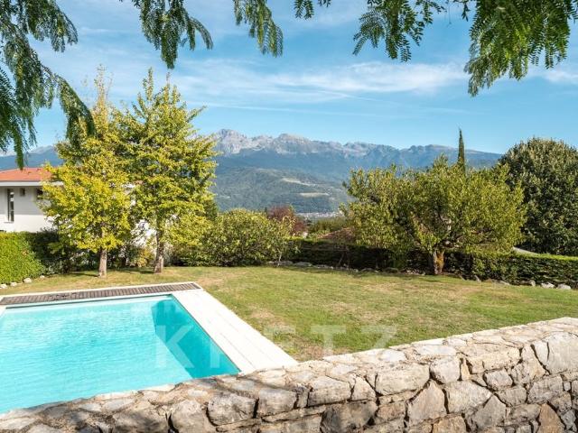 Maison d'architecte Biviers, grand terrain au calme 307m² Biviers