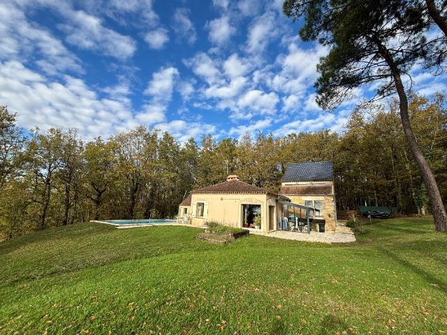 Maison D'architecte De 276 M² Sur 4.38 Ha De Terrain Avec Pi. 276m² Fumel