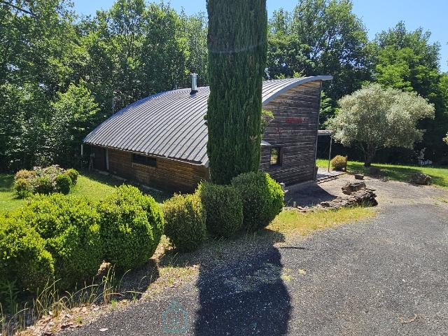 Maison d'architecte de 65m² situé à Vitrac, l’un des villages les plus prisés du Périgord Noir