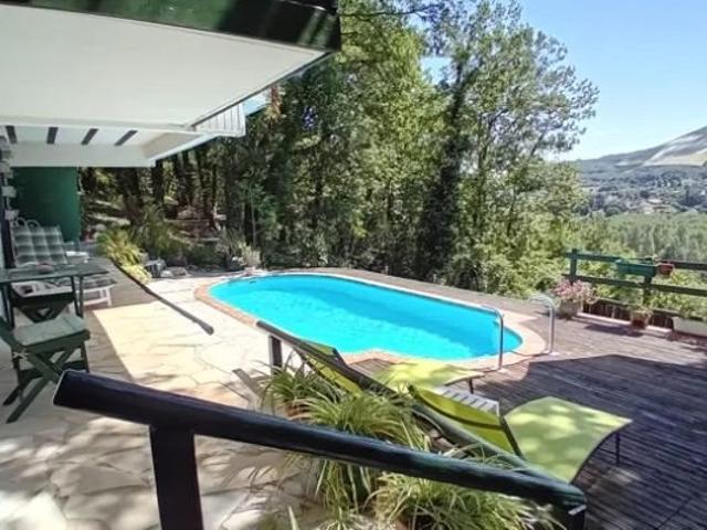 Maison d'architecte en pierre et en bois avec superbe vue 125m² Souillac