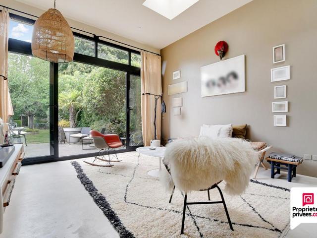Maison d'architecte et jardin arboré à 8 minutes du RER