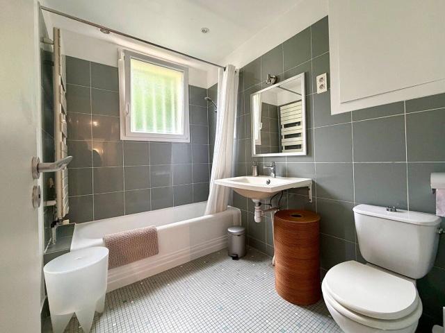 Maison d'architecte meublée 7 pièces 136m2