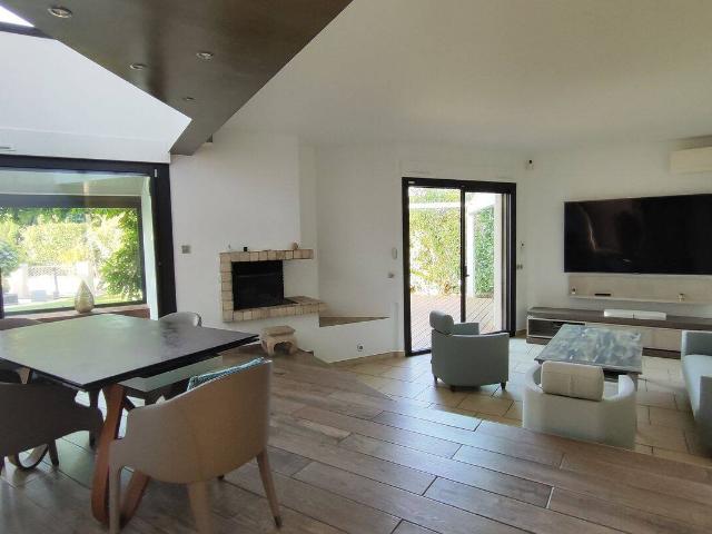Maison d'architecte meublée de 176,25m² avec piscine