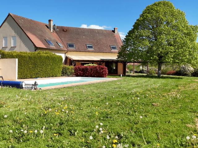 Maison d'architecte sur un hectare avec piscine 300m² Cercy la Tour