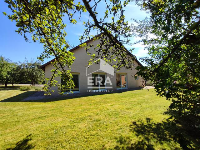 Maison d'architecte, Pesmes 6 pièce s 250 m2 sur un terrain clôt et arboré de 5600 m2