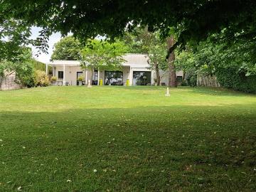 Maison d'architecte plain pied de 165m² à L Isle Jourdain 8. 165m² L'Isle Jourdain