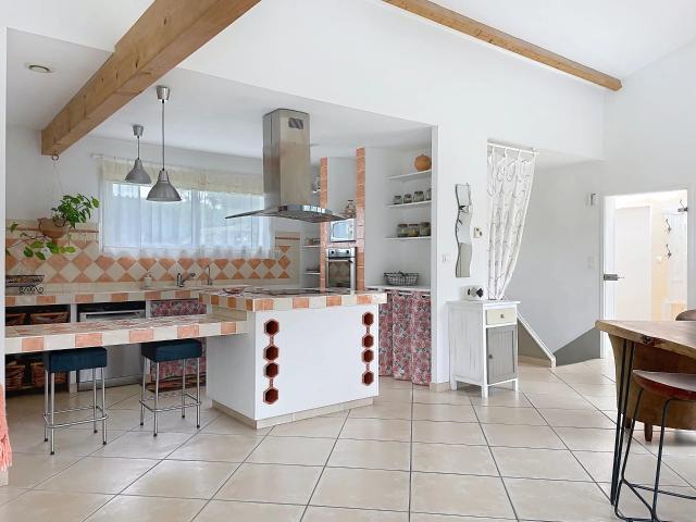 Maison d’Architecte d’Exception avec Piscine à Pons