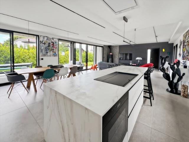 Maison d'architecte + T1bis d'exception à vendre au centre d. 228m² Divonne les Bains