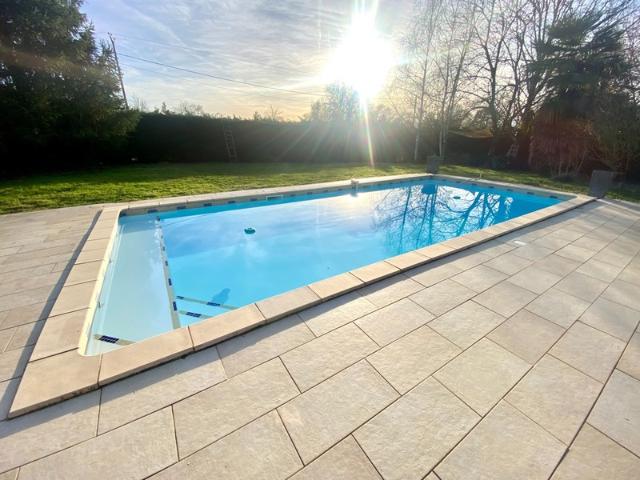 Maison d'architecte T5 DPE C/A de 5 pièces à BASCONS 40 avec piscine, au calme et de très belles prestations