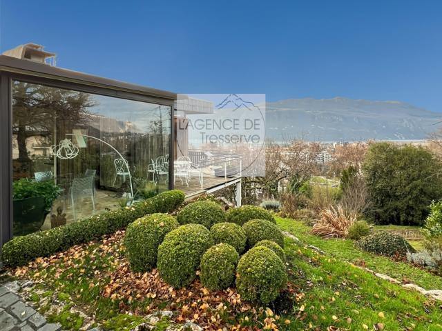 Maison d'architecte vue sur le lac