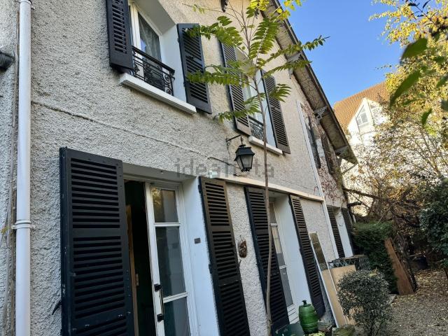 Maison, Deuil la Barre