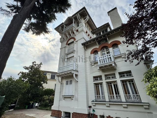 Maison, Deuil la Barre