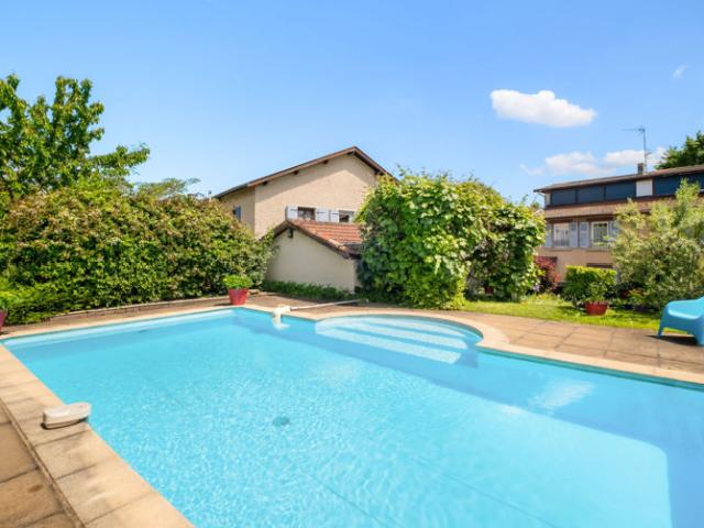 Maison devillage centre Chaponnay sur 683m2 de parcelle