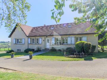 Maison d'Exception à Vendre à Beynes 7 Chambres, 214 m2 sur Terrain de 2568 m2