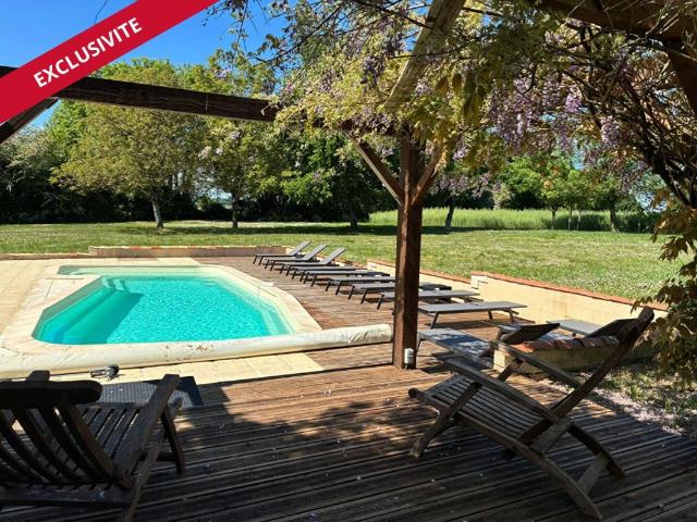 Maison d'Exception à Vendre à Champniers 295 m² sur Terrain de 4700 m² avec Piscine