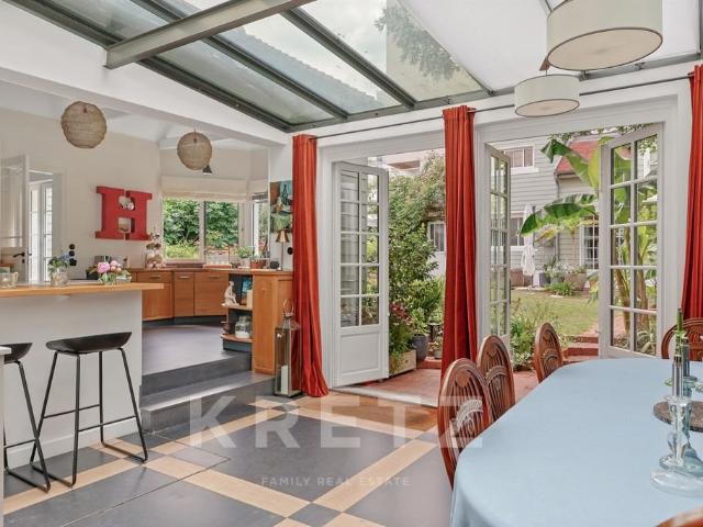 Maison d'exception avec grand jardin et dépendance au coeur. 237m² Courbevoie