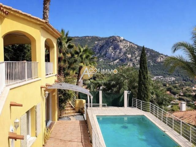Propriété d'exception avec vue panoramique spectaculaire sur