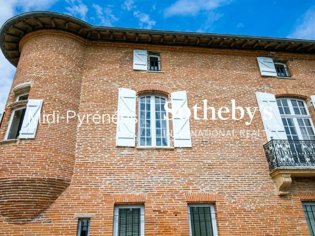 Maison d'exception Centre Historique Muret 5 chambres 420m² Toulouse