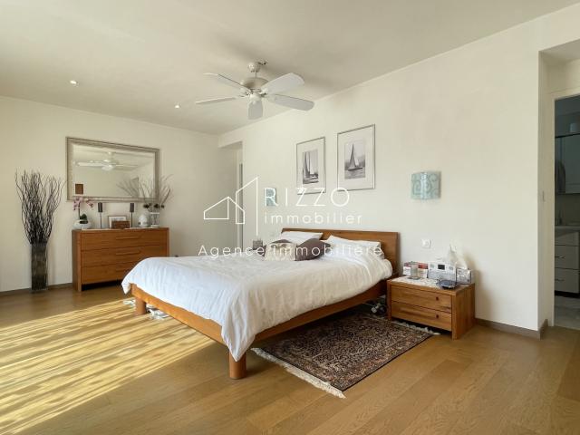 Maison d'Exception de 9 pièces avec Vue Panoramique et Piscine