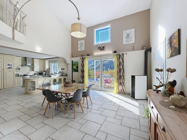 Maison d'exception sur son terrain avec piscine et vue panoramique !
