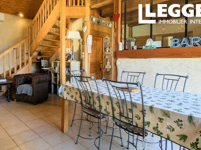 Maison de 3 ch avec piscine, terrasse, jardin clos, chambre & salle d’eau au RDC dans un charmant hameau