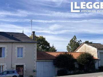 Maison de 3 chambres avec cour et 2 grands garages à proximité des commodités